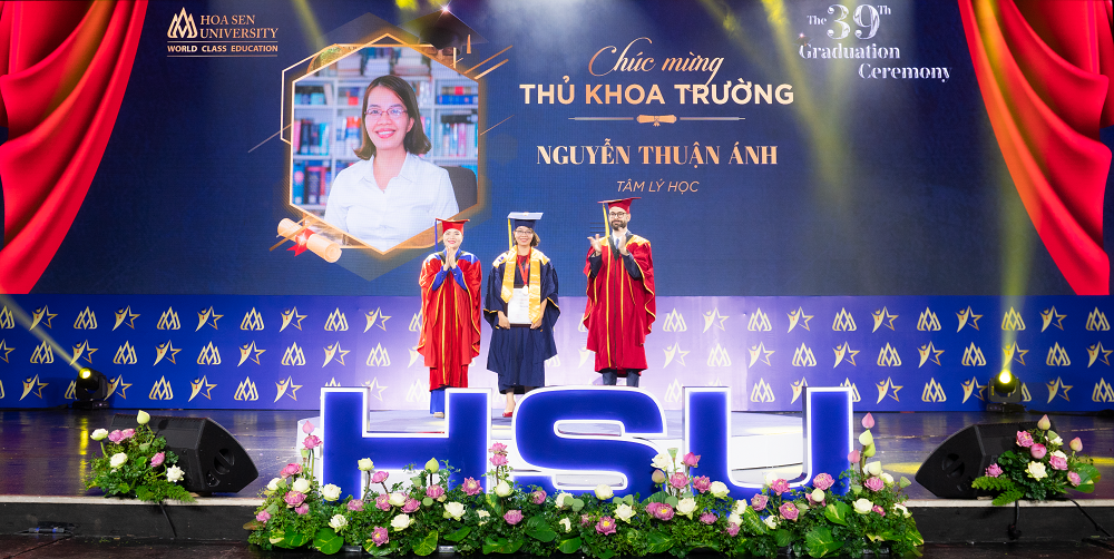 Thủ khoa 40 tuổi của Trường Đại học Hoa Sen năm 2022